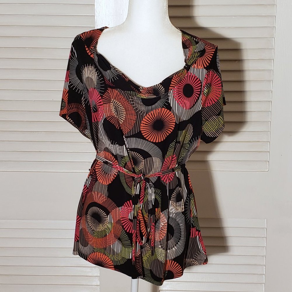 NWOT, East 5th Woman Geometric Blouse 2X